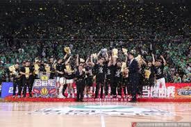 完美表现！哈维·西蒙斯半场传射建功，取得热刺生涯处子球